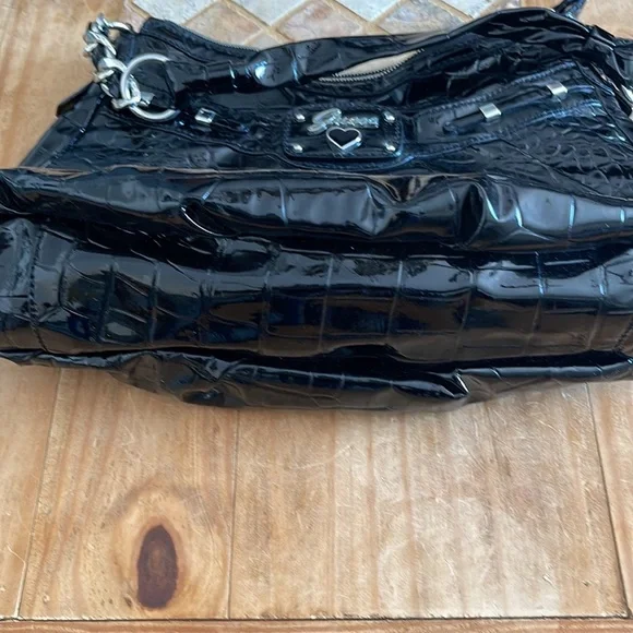 HOST PICKED Gorgeous Guess Shoulder Bag Is BNWOT 🥰🥰🔥🔥 - Picture 5 of 7